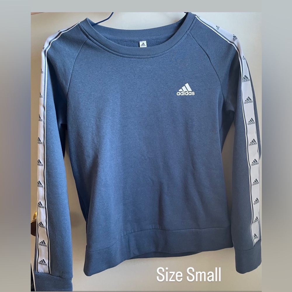 Never worn adidas crewneck sweatshirt!